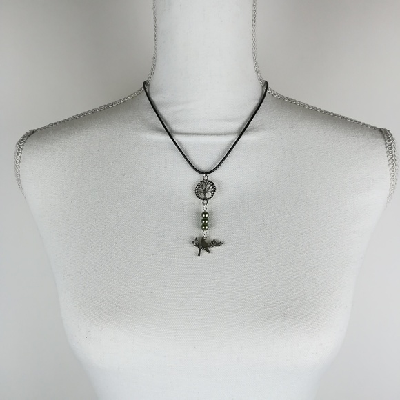 Tree/bird necklace with green glass pearls - Picture 2 of 3